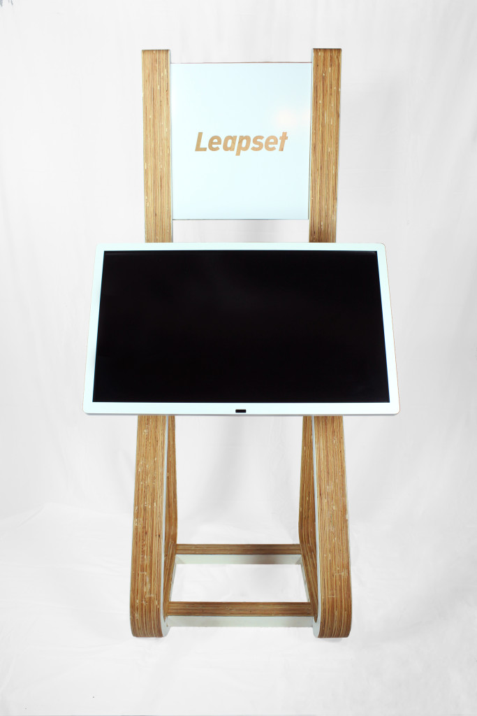 Touchscreen Stand-02